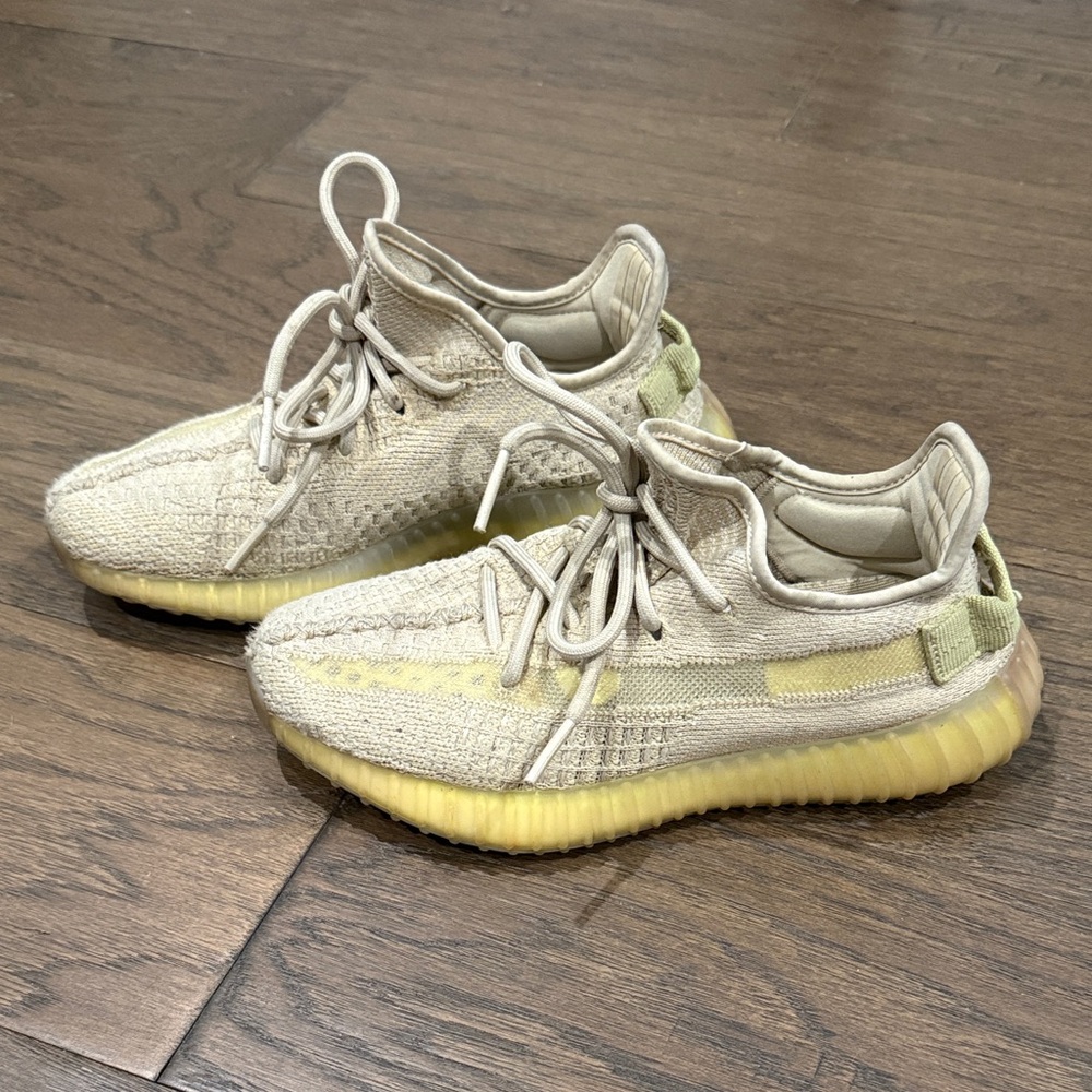 adidas Yeezy Boost 350 V2 size 5.5